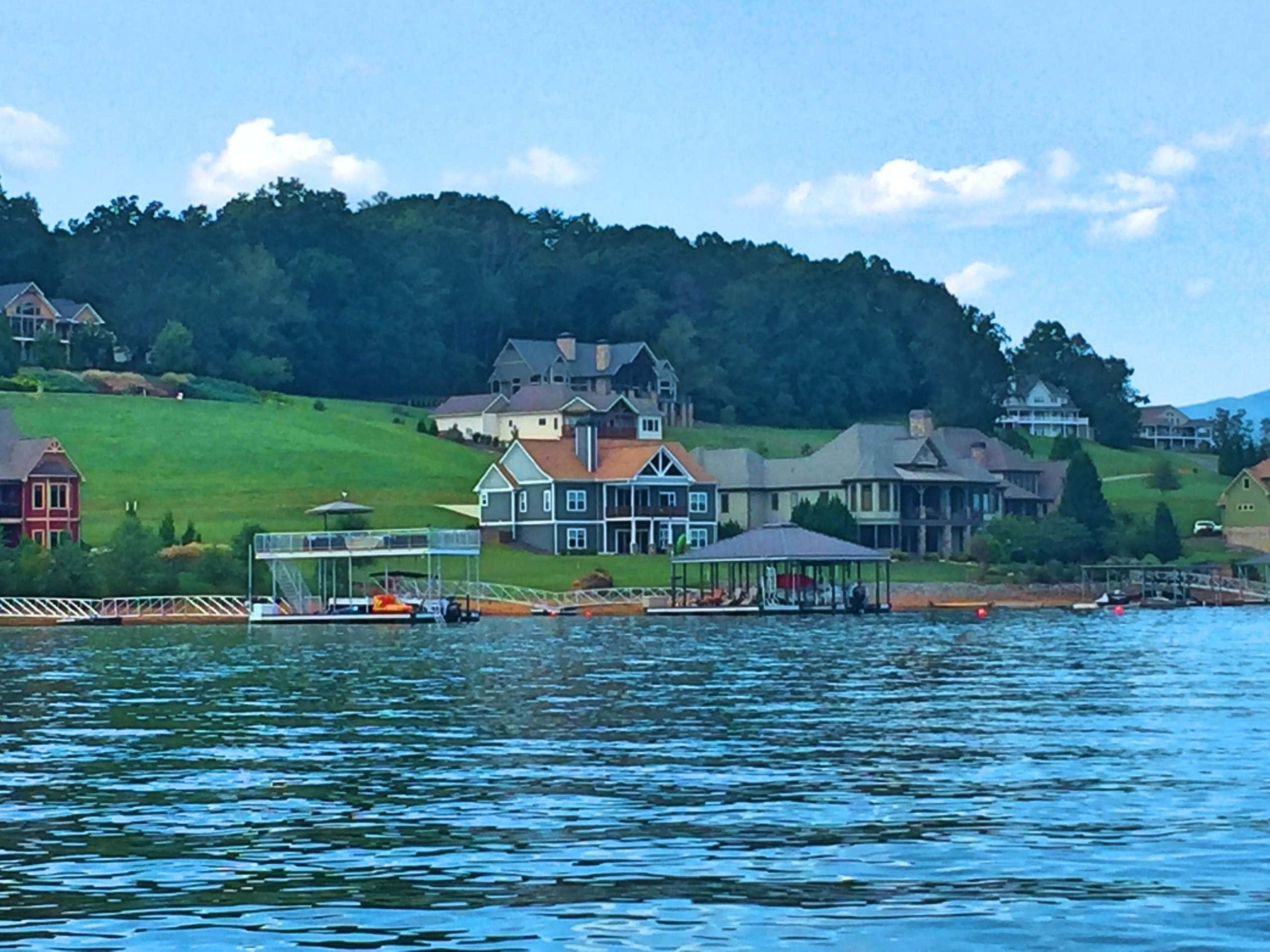 Lake Chatuge lifestyle and mountain lake homes