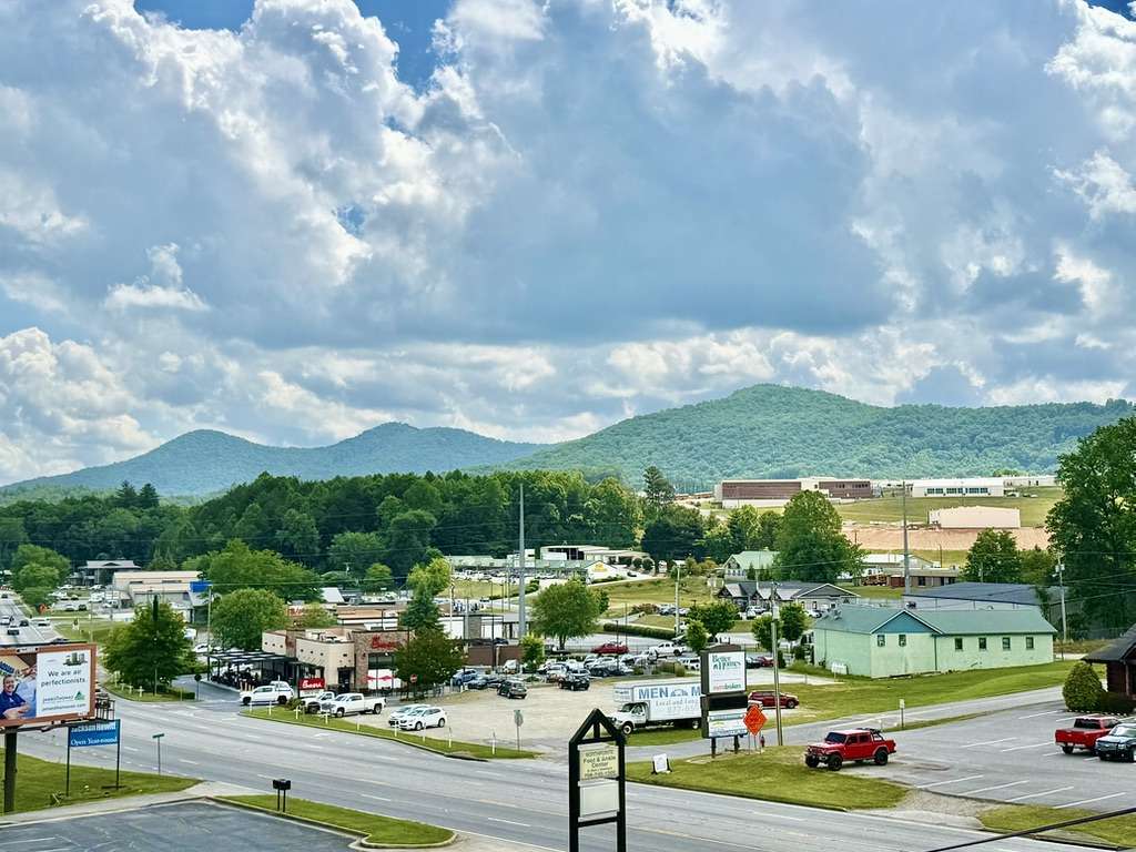 Historic downtown Blairsville GA and Union County Courthouse
