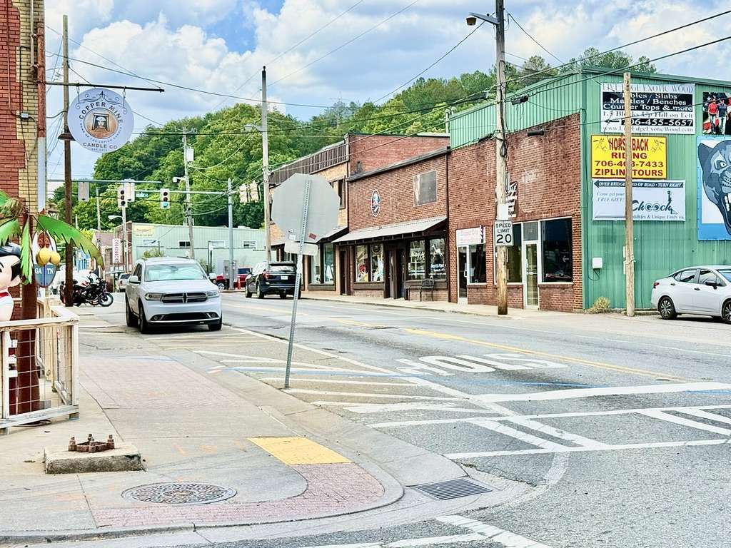 McCaysville GA downtown and Toccoa River lifestyle near Copperhill Tennessee