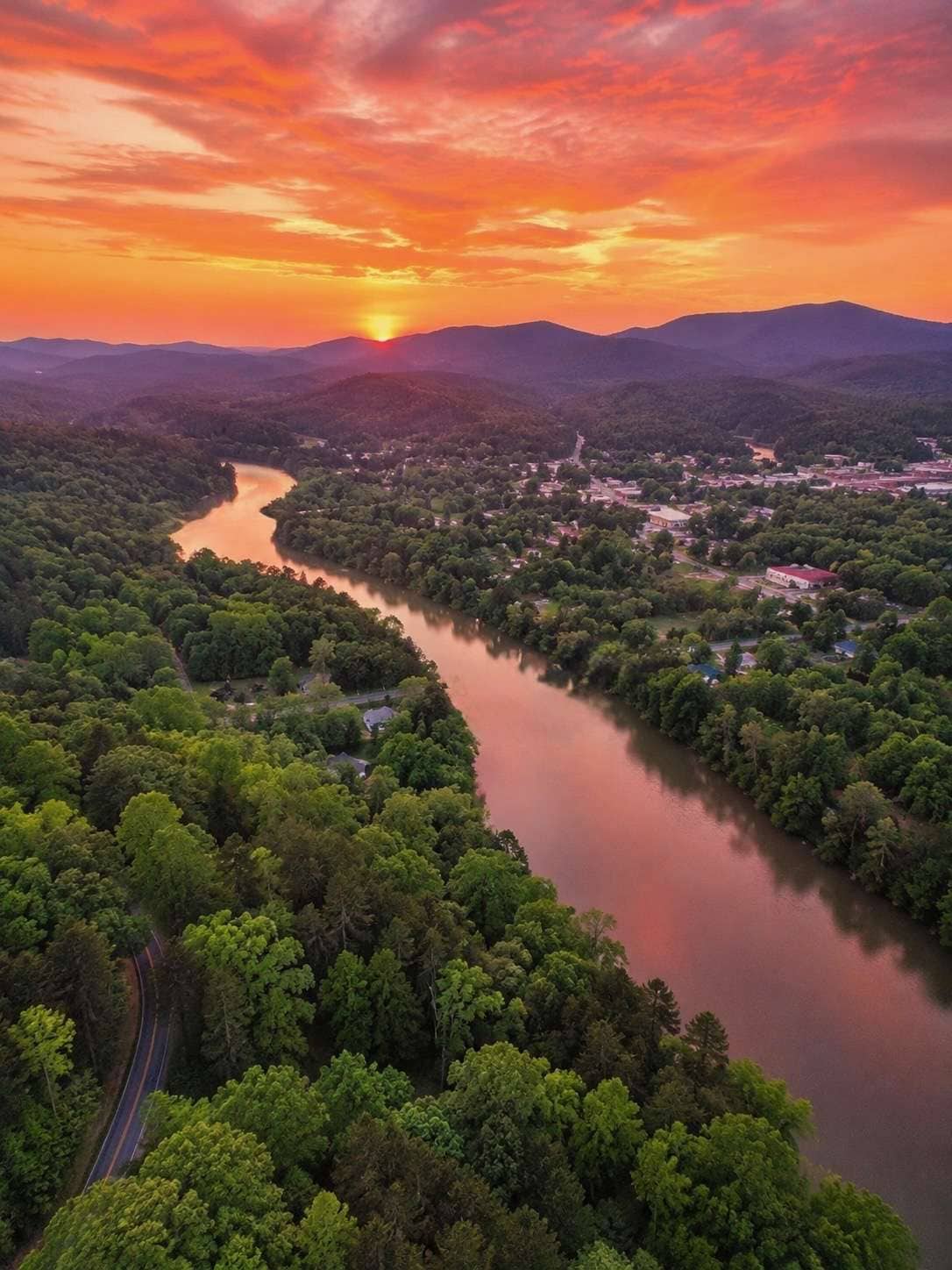 Hiwassee River real estate with riverfront home and mountain views near Hayesville and Murphy NC